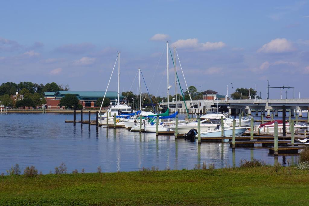 BridgePointe Hotel & Marina New Bern Esterno foto